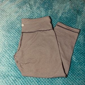 plaid lulu lemon capris (2)